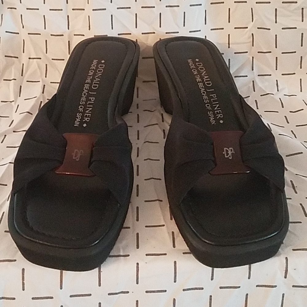 Donald J Pliner Black Wedge Never Worn Sz. 6.5